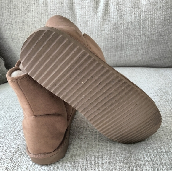 Old Navy Faux-Suede Faux-Fur lined Ankle Booties - Picture 8 of 8